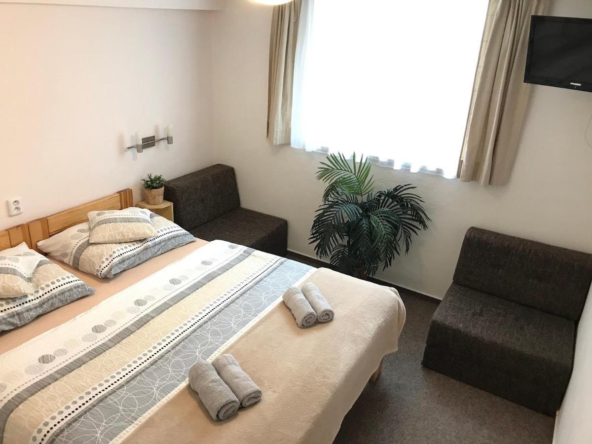 Pension Crhan Mikulov Buitenkant foto