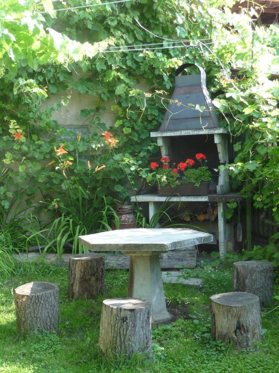 Pension Crhan Mikulov Buitenkant foto