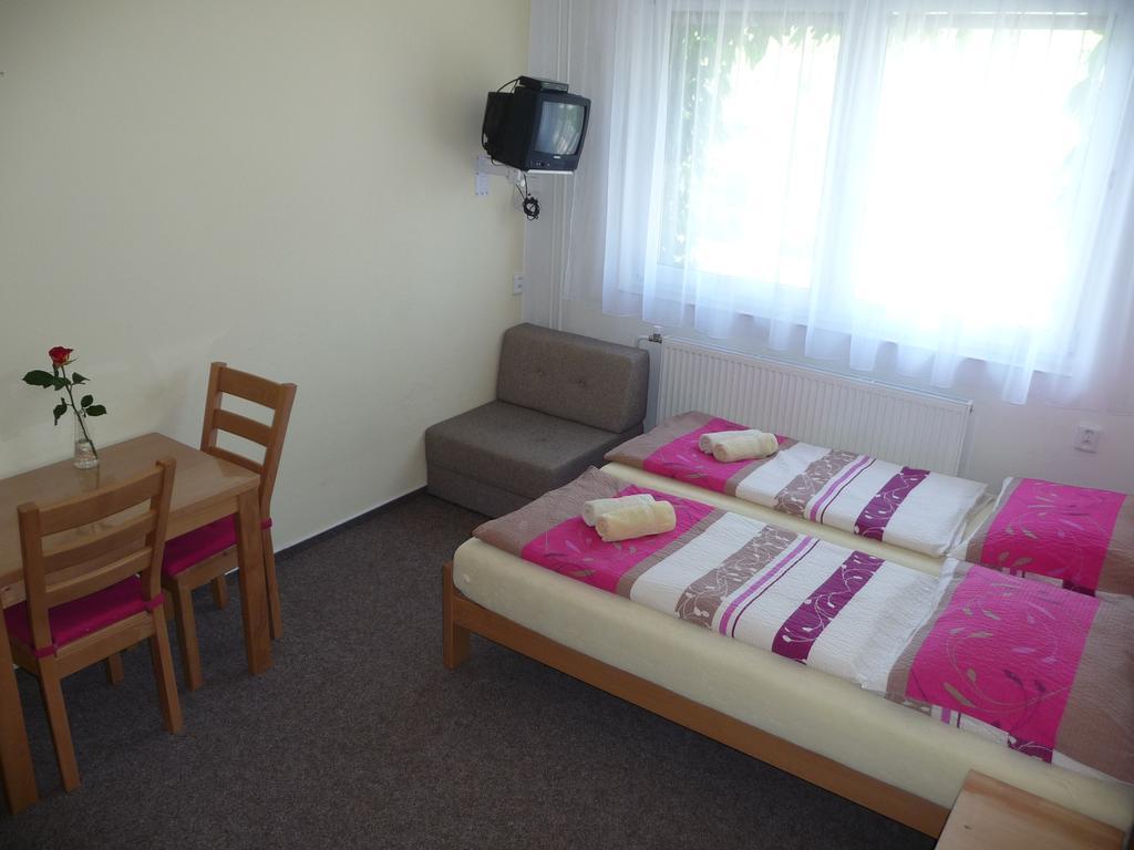 Pension Crhan Mikulov Kamer foto