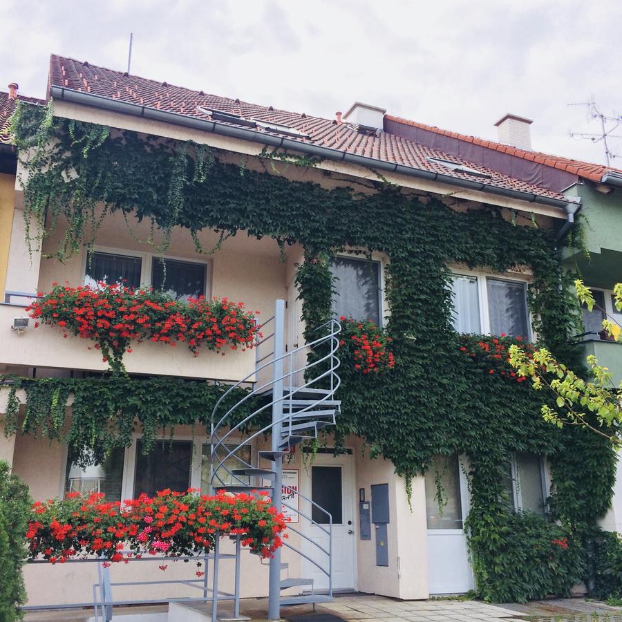 Pension Crhan Mikulov Buitenkant foto